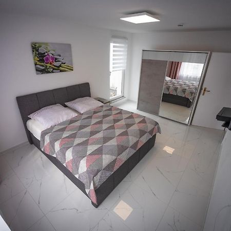 Wunderschoene Ferienwohnung In Solingen-Mitte Esterno foto