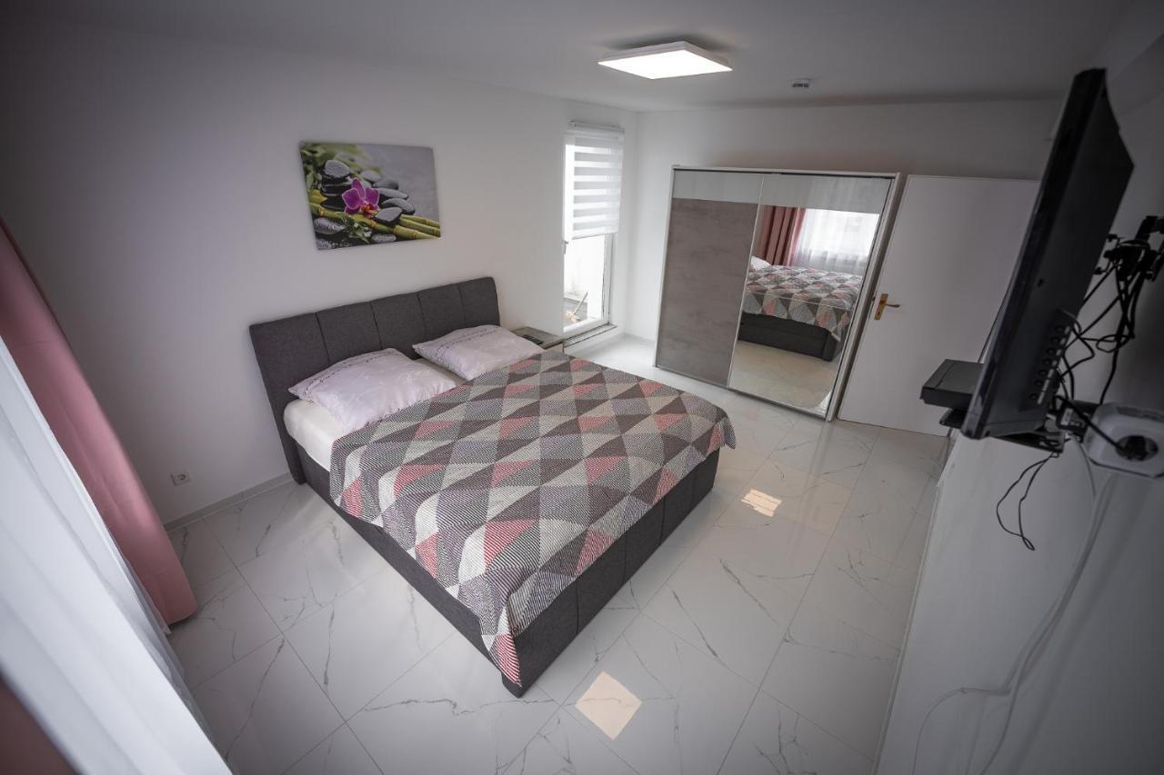 Wunderschoene Ferienwohnung In Solingen-Mitte Esterno foto