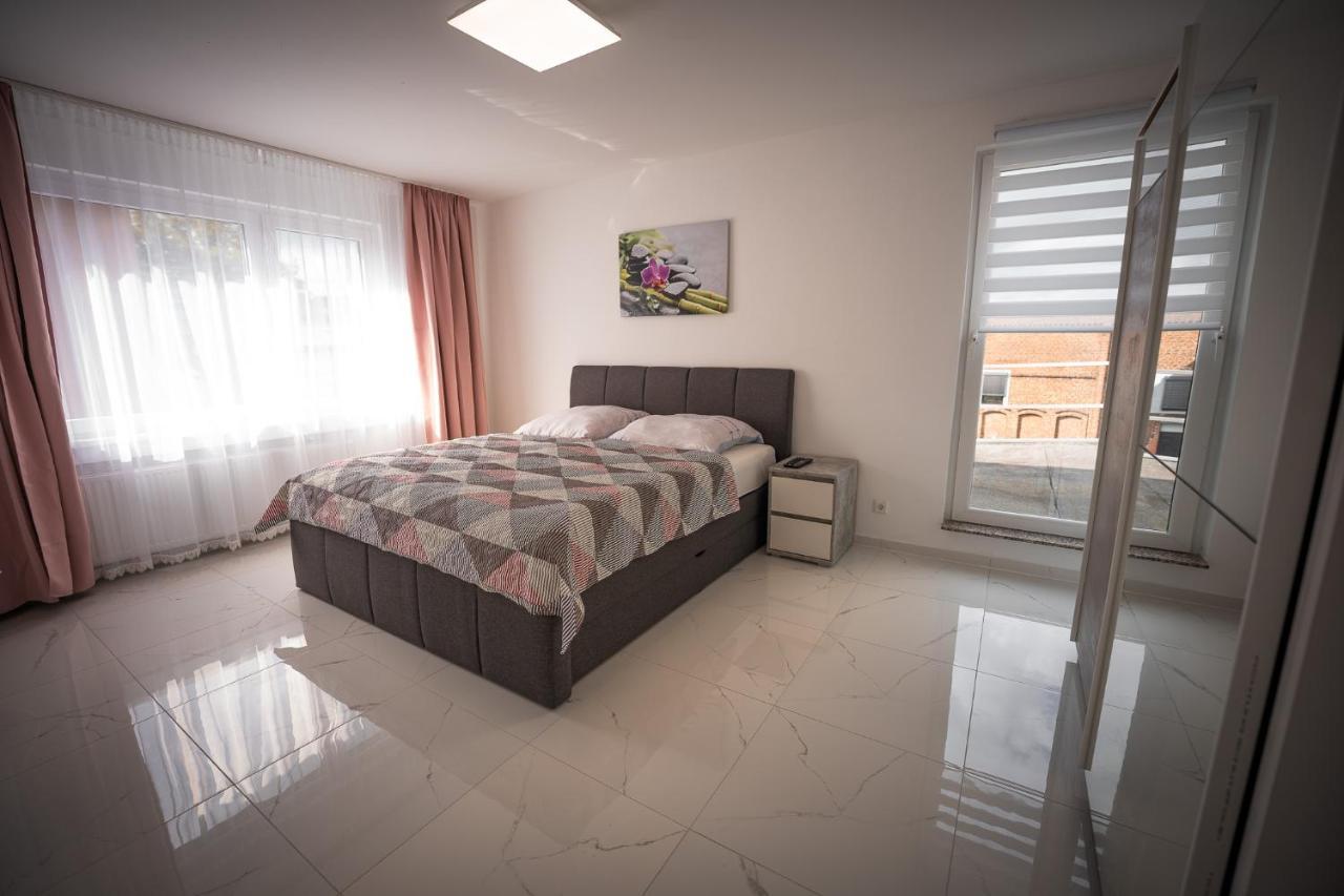Wunderschoene Ferienwohnung In Solingen-Mitte Esterno foto