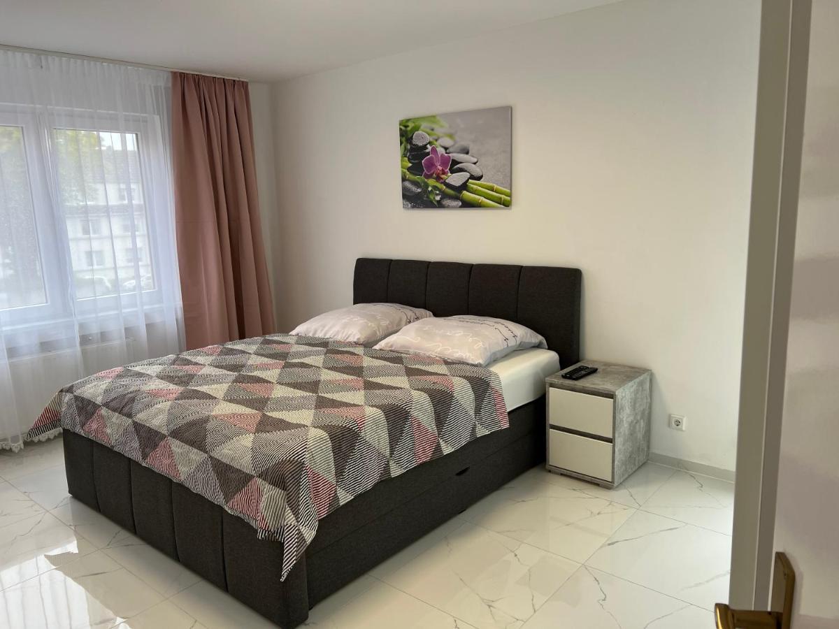 Wunderschoene Ferienwohnung In Solingen-Mitte Esterno foto